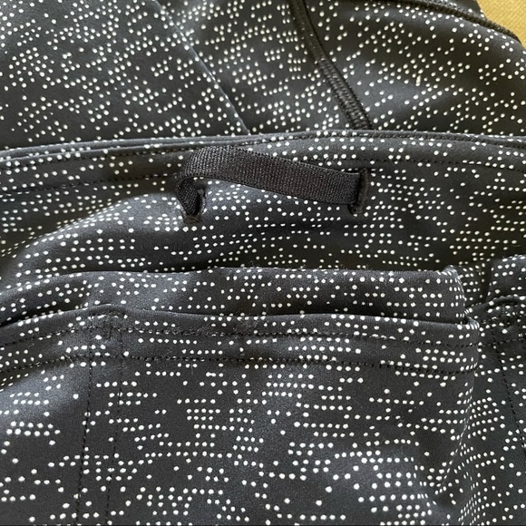 NWOT Lululemon Fast & Free Crop in White & Black - Picture 4 of 6